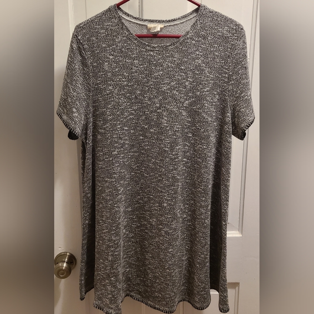 NATURAL LIFE Heathered Gray Short Sleeve Top